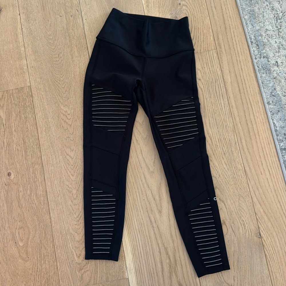 Pre Owner Alo Yoga Moto Pants Size Small